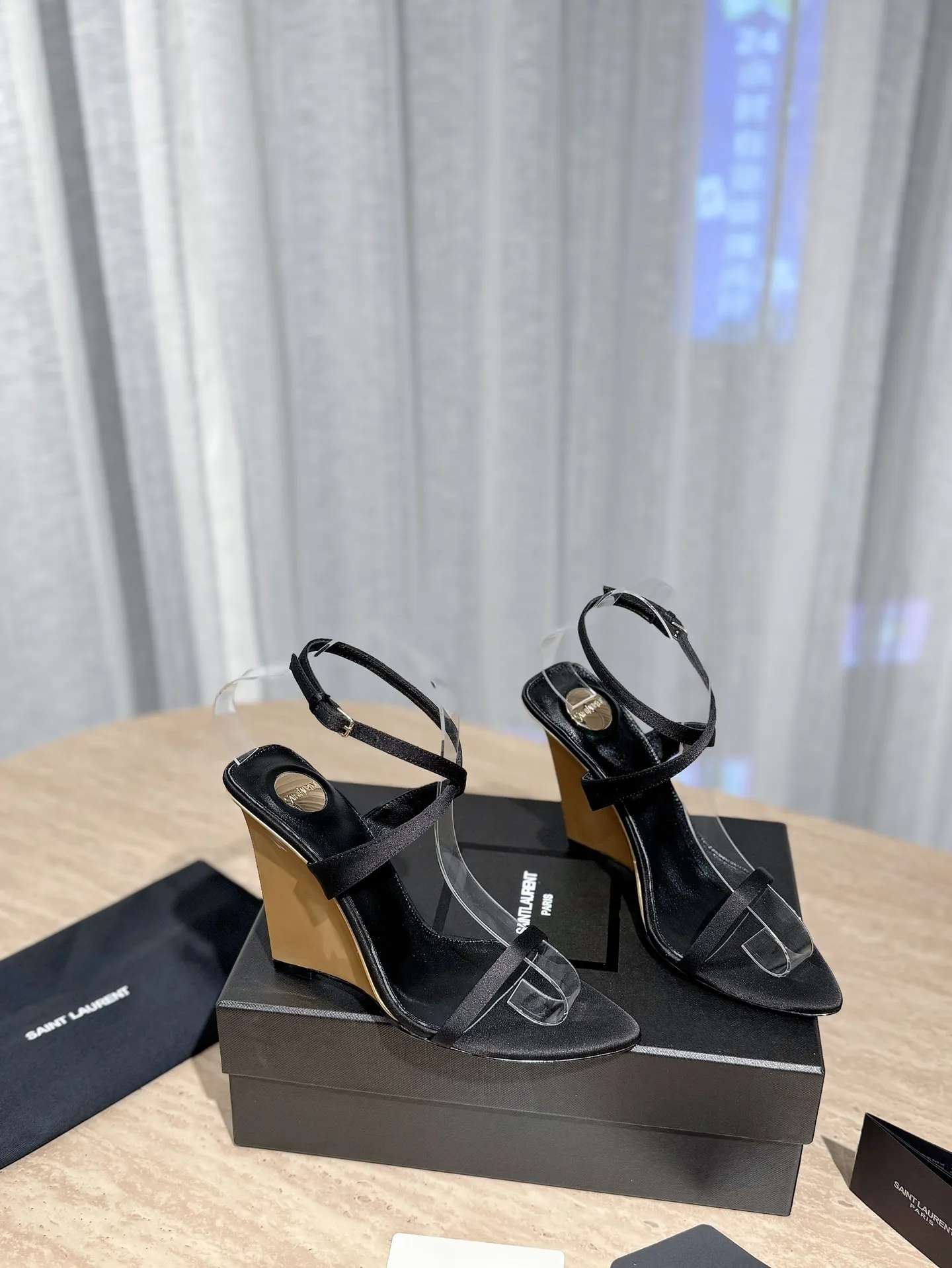 👟👟Ex-factory price 540👟👟 High version "SAINT LAUREN*" Saint Laurent YSL 25ss/spring and summer new catwalk style large rhinestone high-heeled shoes and sandals. Only YSL understands women's hearts best and does not accept refutation. It is a super invincible feminine artifact and a must-have for women (z-product full-body customization, own molded hardware accessories, perfect consistency). Compare the differences between pictures and goods on the market. ✔Upper: Customized imported silk ✔Lining: Imported 🐑Sheep leather ✔Sole: Imported genuine leather outsole ✔Heel height: 10.5cm ✔Number of yards: 35-39 (40, 41, 42 can be customized and non-returnable) (Full set of packaging)
